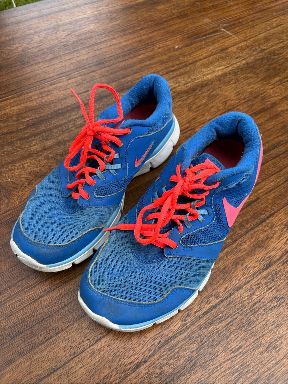 Nike Blue Athletic Sneakers with Bright Pink Accents